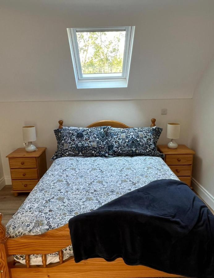 Stunning Riverside In Location *
